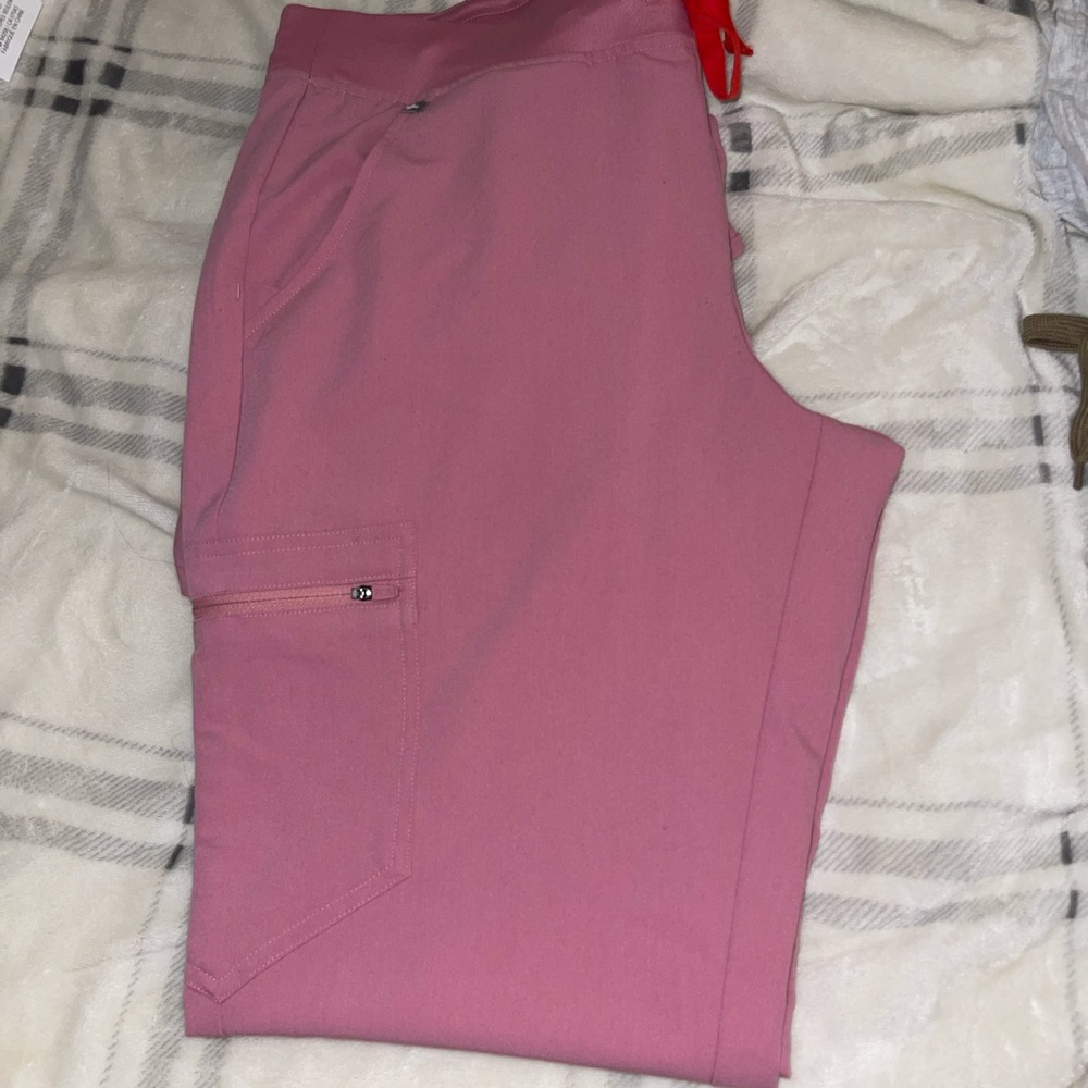 LIMITED EDITION PINK FIGS SCRUBS!